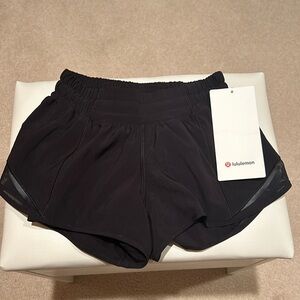 Lululemon Hotty Hot Low-Rise Lined Short 2.5”